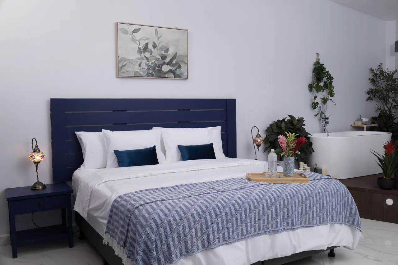 King bed in the Serenity Suite with blue and white bedding