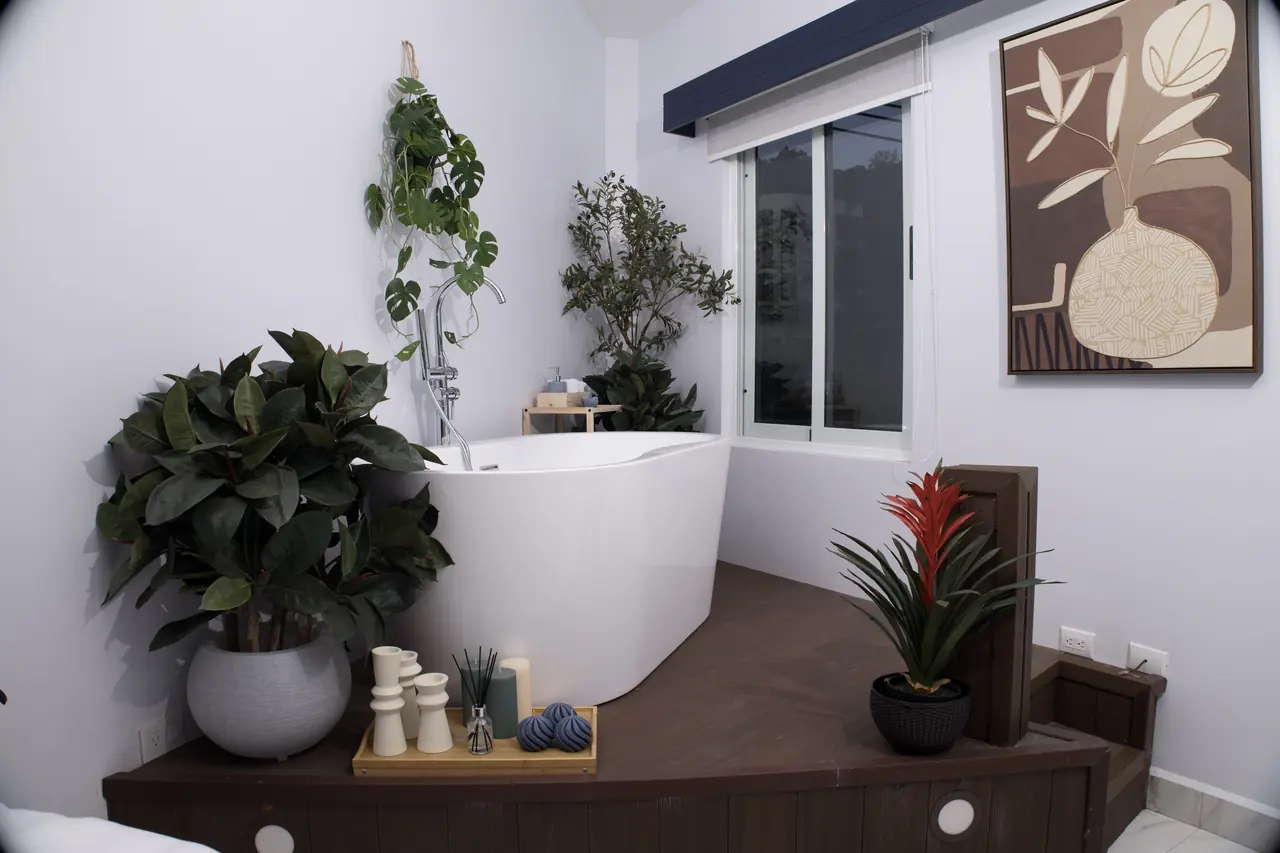 Bathtub corner with candles and plants in the Serenity Suite